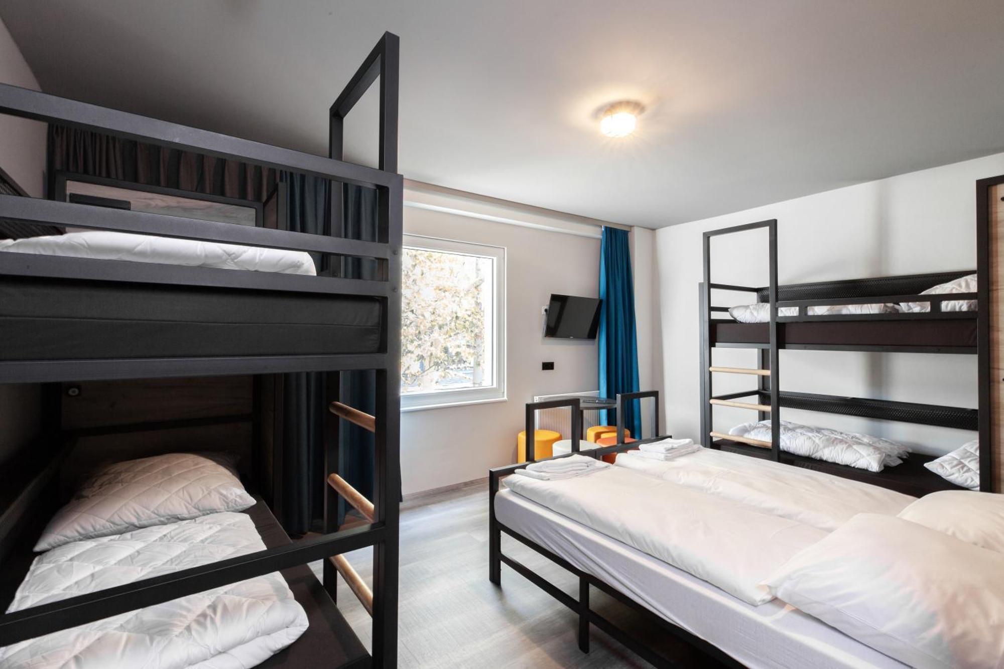 Bed 6-Bed Mixed Dormitory Room